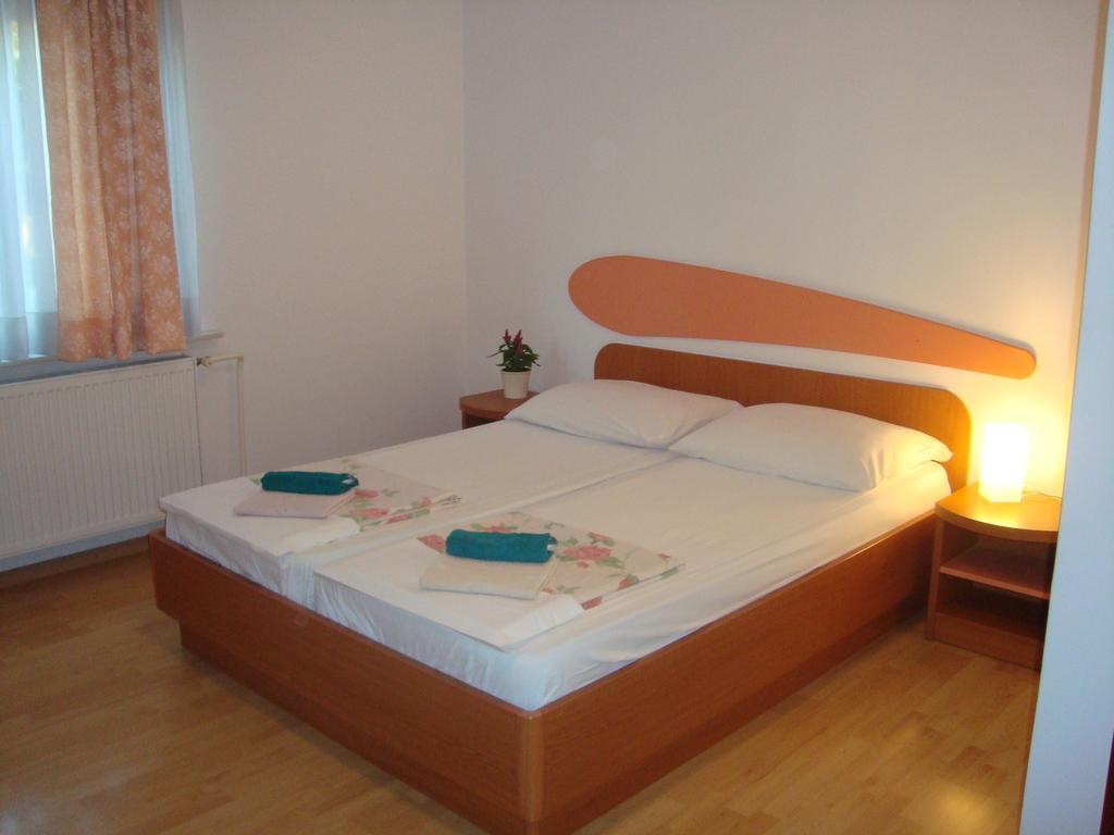 Guesthouse Koprivec Ljubljana Exteriör bild