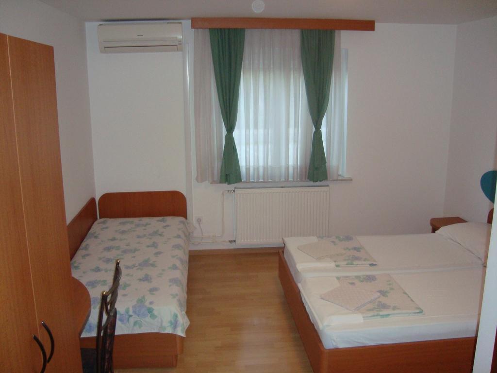 Guesthouse Koprivec Ljubljana Exteriör bild