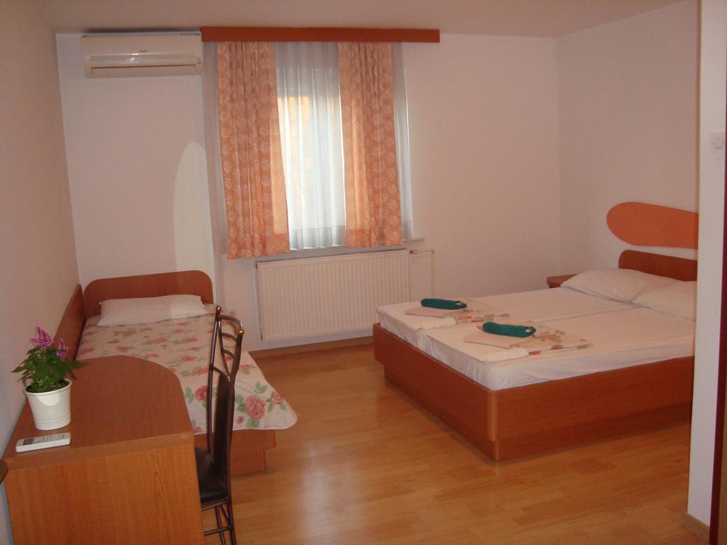 Guesthouse Koprivec Ljubljana Rum bild