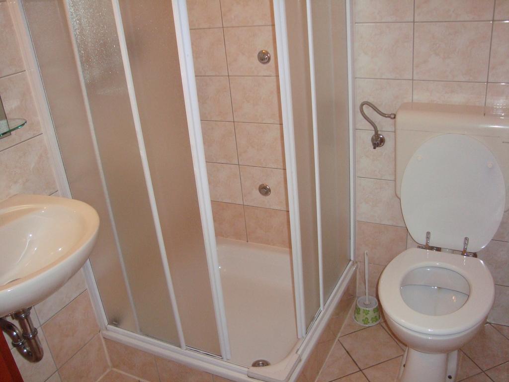 Guesthouse Koprivec Ljubljana Rum bild